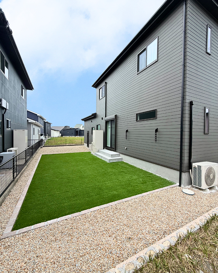 インナーガレージを備えたシャープな住まい［イメージ01］