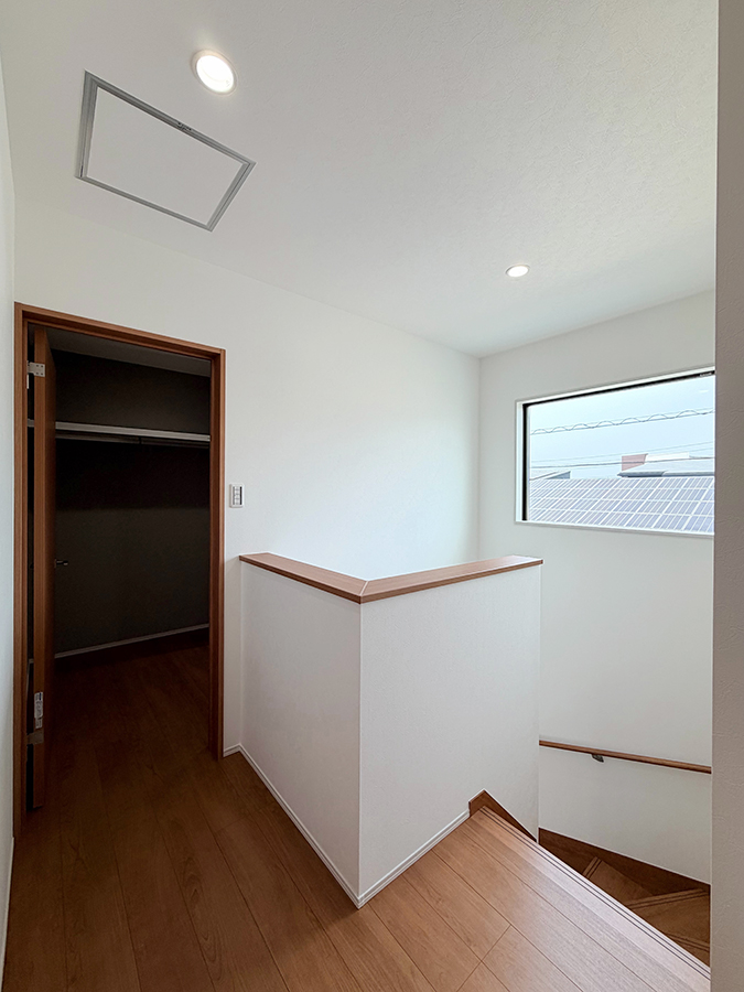 インナーガレージを備えたシャープな住まい［イメージ14］