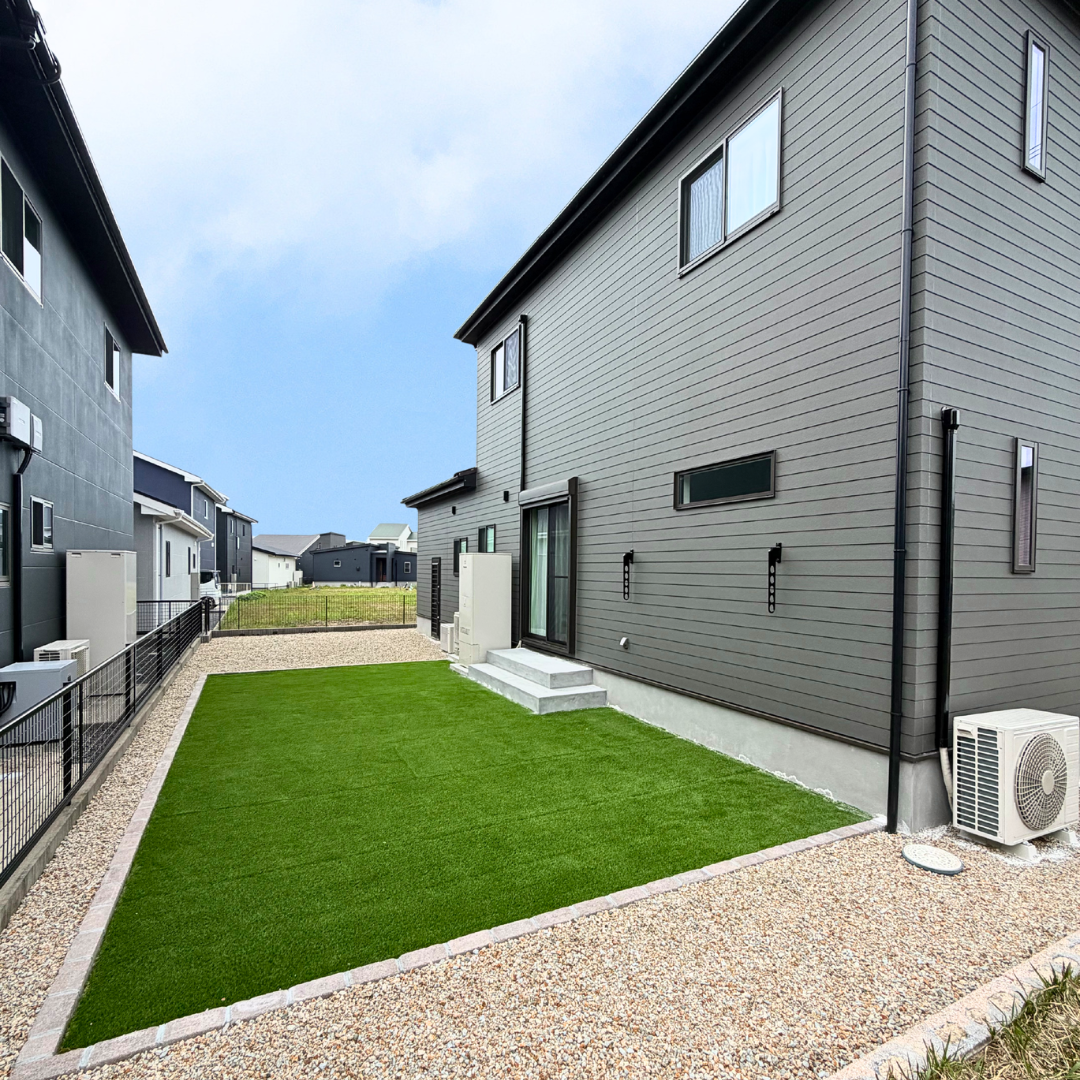 インナーガレージを備えたシャープな住まい