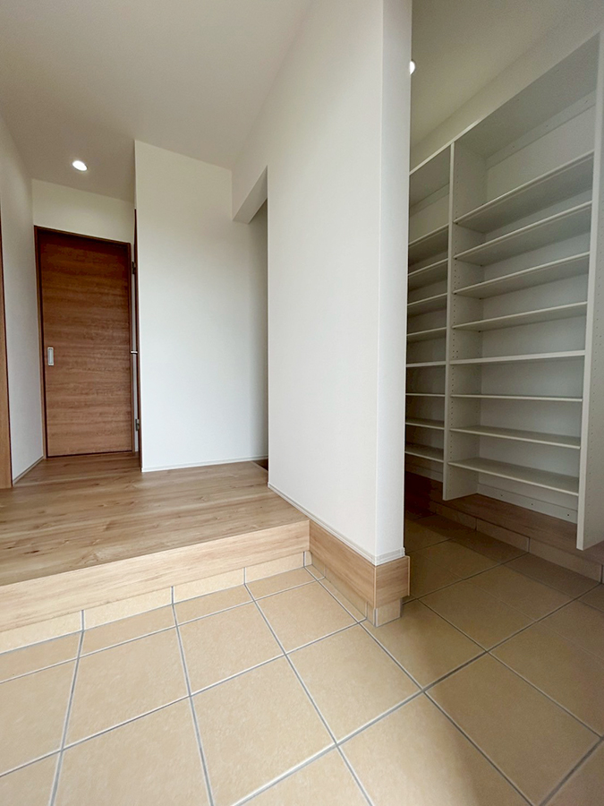 2つの出入口を設けた、使い勝手の良い住まい［イメージ03］